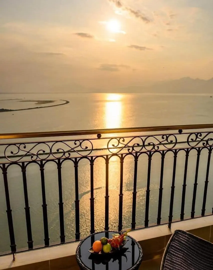 Gold Apartment With Sea View In Da Nang Bay Aparthotel