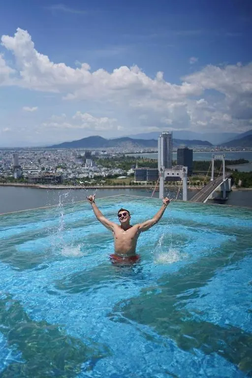 Gold Apartment With Sea View In Da Nang Bay 4*,