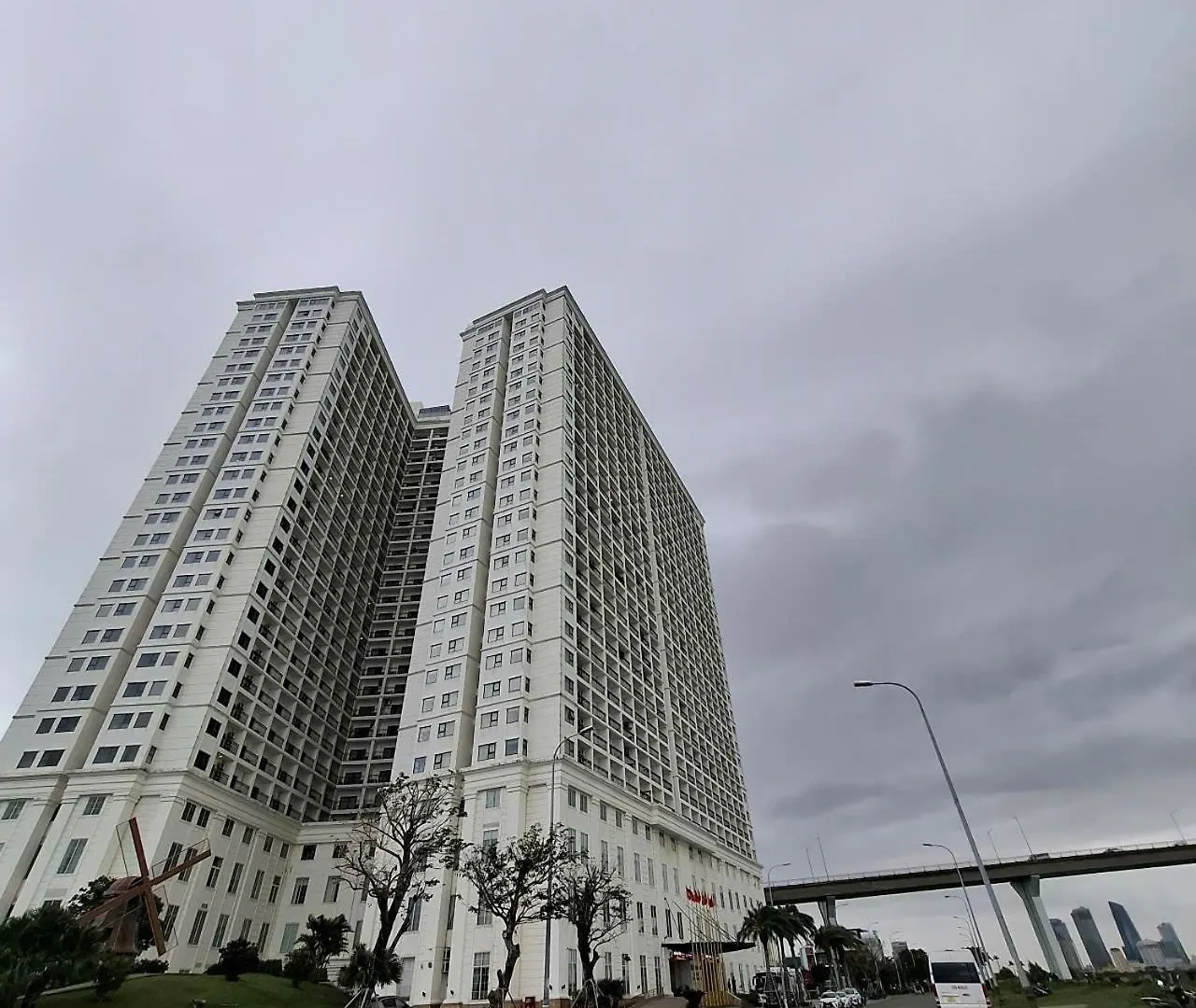 Gold Apartment With Sea View In Da Nang Bay 4*,